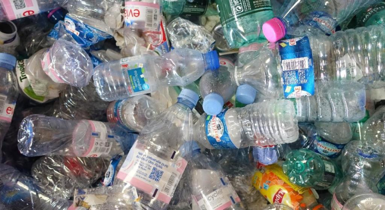 L'Oréal et la start-up Carbios s'associent pour développer la filière de biorecyclage du plastique. (© G. Villemin / AFP)