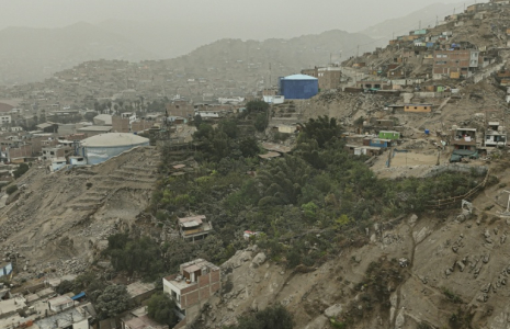 Vue aérienne de "La Selva Escondida" (La Jungle Cachée) dans le district de San Juan de Lurigancho, à Lima, le 9 juin 2025 ( AFP / Ernesto BENAVIDES )