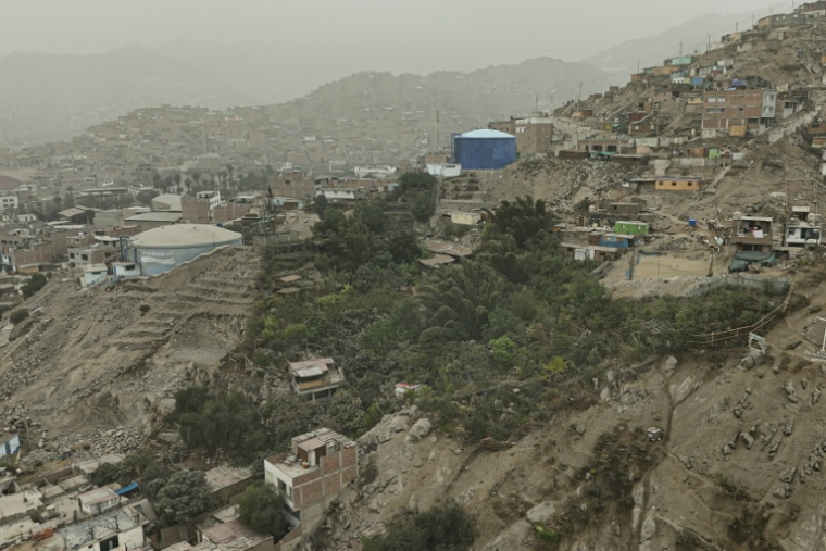 Vue aérienne de "La Selva Escondida" (La Jungle Cachée) dans le district de San Juan de Lurigancho, à Lima, le 9 juin 2025 ( AFP / Ernesto BENAVIDES )