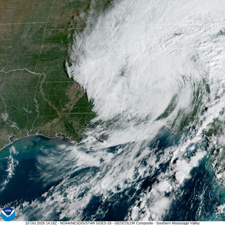Image satellite de l'Agence américaine d'observation océanique et atmosphérique montrant la tempête Isaias s'abattre sur le sud des Etats-Unis, le 10 octobre 2026  ( NOAA/GOES / Handout )