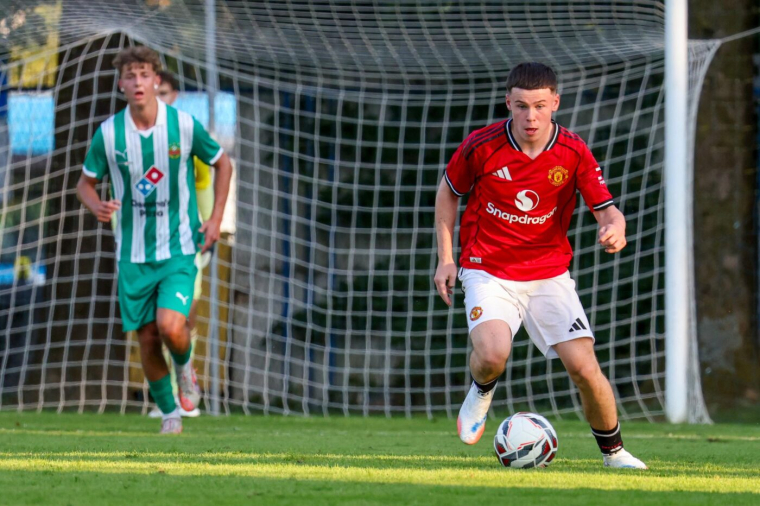 Le fils d'une légende de Manchester United inscrit un quadruplé