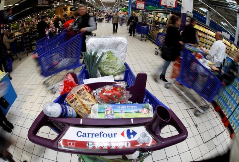 CARREFOUR: FRANCHISE ET TRAVAIL DOMINICAL ENVISAGÉS POUR LES HYPERS