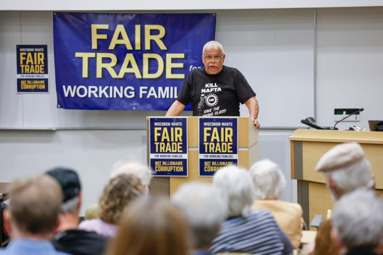 L'ancien syndicaliste Anthony Rainey lors d'une réunion en préambule d'une manifestation organisée pour réclamer "Un commerce équitable pour les familles de travailleurs", la veille du G20 sur le commerce, à Milwaukee, le 29 septembre 2026, aux Etats-Unis ( AFP / KAMIL KRZACZYNSKI )