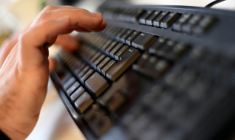 Sérieux revers pour l'un des dispositifs français de lutte contre le piratage en ligne: la réponse graduée a été jugée jeudi contraire au droit européen par le Conseil d'Etat, saisi par plusieurs associations ( AFP / Kirill KUDRYAVTSEV )