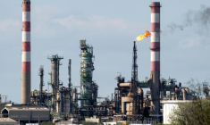 Une raffinerie de pétrole, à Fos-sur-Mer, le 25 mars 2026 ( AFP / MIGUEL MEDINA )