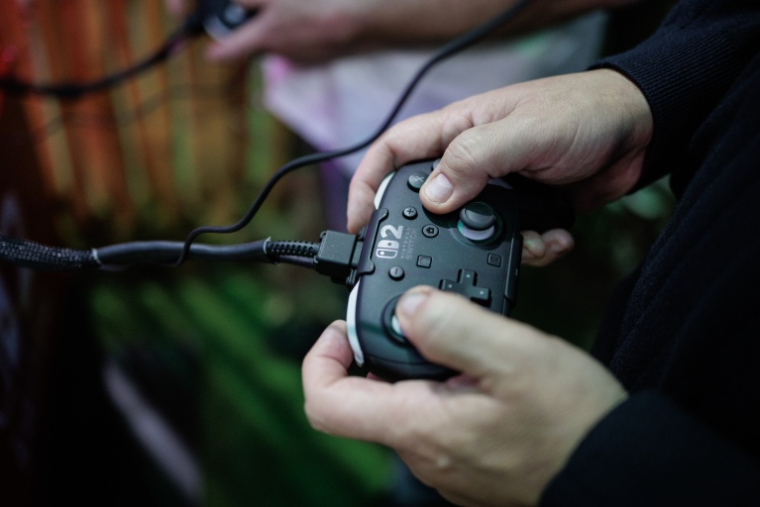 Un visiteur à la Paris Games Week le 21 octobre 2026 à Paris  ( AFP / Simon WOHLFAHRT )