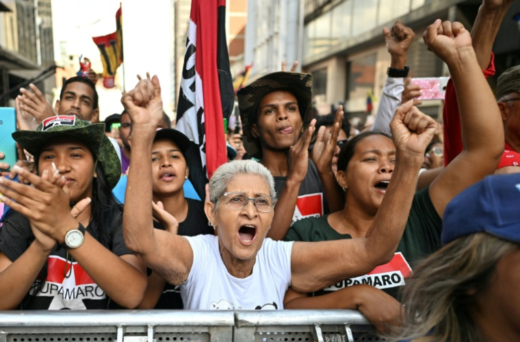 Des manifestants contre la capture de Nicolas Maduro, à Caracas, le 5 janvier 2025 ( AFP / Juan BARRETO )