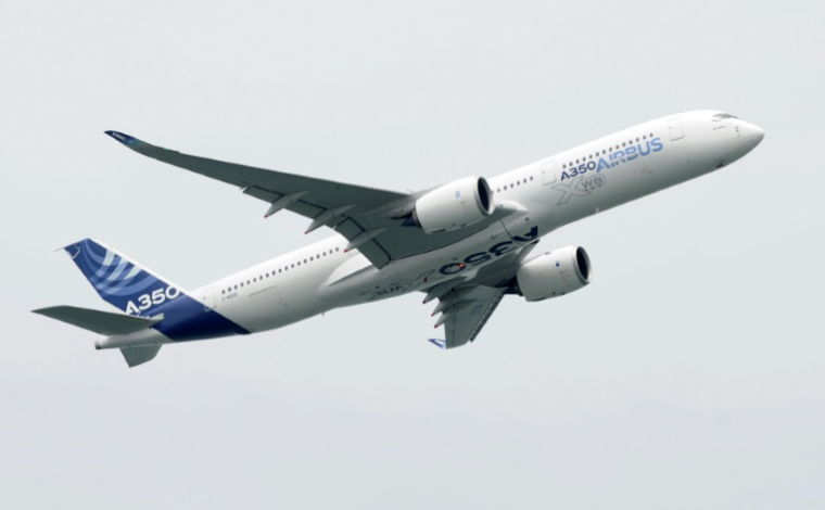 Les A350, qui ont un long rayon d'action allant jusqu'à 15.000 km, permettront à IndiGo de déployer des longs-courriers et de relier ainsi les métropoles indiennes à différentes régions du monde ( AFP / ROSLAN RAHMAN )