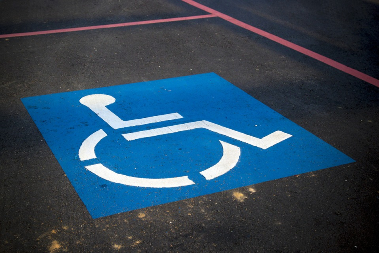 L'assurance refuse d'admettre que l'incapacité de travail de l'homme est liée à l'accident de voiture qu'il a subi. (Illustration) (ABSOLUTEVISION / PIXABAY)