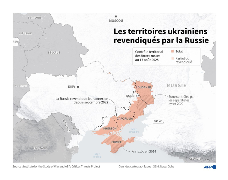Carte de l'Ukraine indiquant les territoires revendiqués par la Russie dans le pays (Donetsk, Lougansk, Zaporijjia et Kherson) et en Crimée (annexée en 2014), ainsi que l'avancée des troupes russes, selon les données de l'Institute for the Study of War and AEI's Critical Threats Project au 17 août 2025 ( AFP / Guillermo RIVAS PACHECO )
