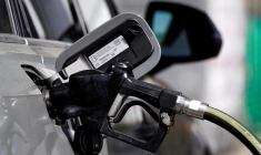 Prix élevés de l'essence dans une station Mobil à West Hollywood