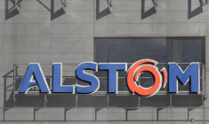 On aperçoit le logo d'Alstom sur l'usine de l'entreprise située à Semeac, près de Tarbes