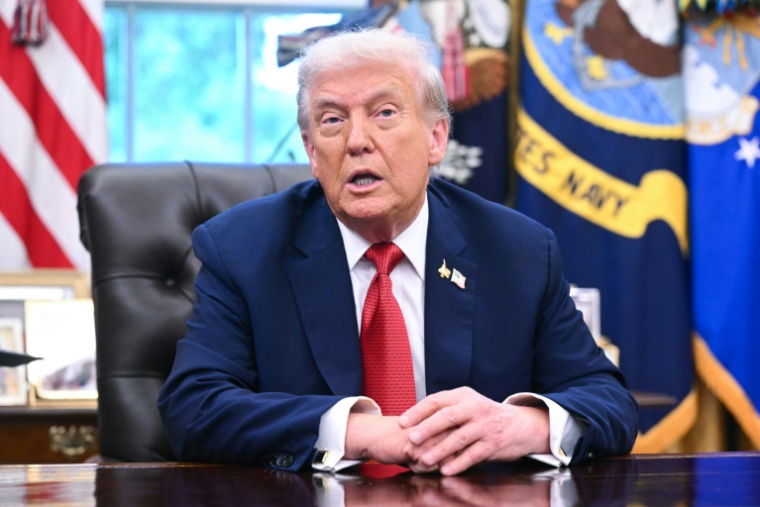 Le président américain Donald Trump dans le Bureau ovale de la Maison Blanche, le 25 septembre 2025 à Washington ( AFP / SAUL LOEB )