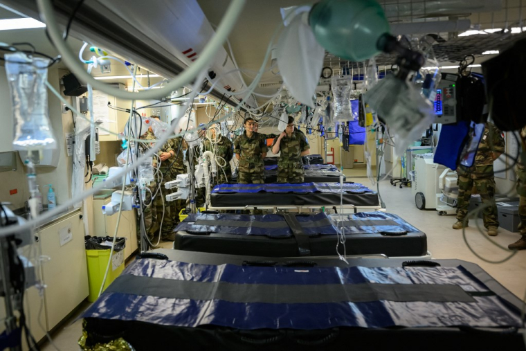 L'infirmerie à bord du porte-hélicoptère Dixmude. (illustration) ( AFP / LOIC VENANCE )