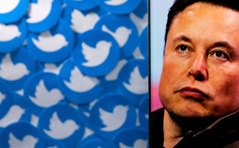 Une illustration montre une photo d'Elon Musk et des logos de Twitter