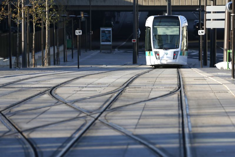 UNE GRÈVE PERTURBE LE TRAFIC DES BUS ET TRAMWAYS À PARIS