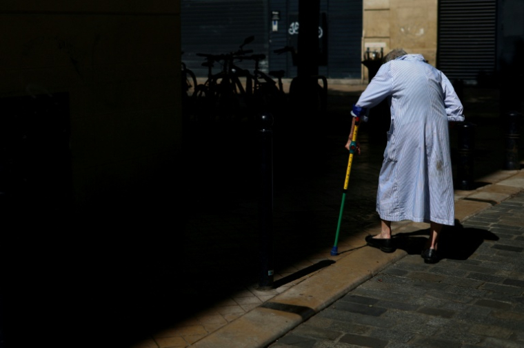 Une personne âgée à Bordeaux, le 17 juin 2026 ( AFP / ROMAIN PERROCHEAU )