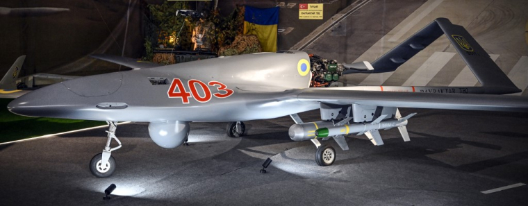 Un drone tactique Bayraktar TB2 à Moscou, en Russie, le 15 août 2023.  ( AFP / ALEXANDER NEMENOV )