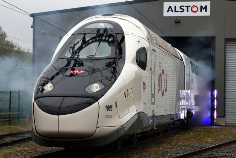 Le TGV M (modulaire) dee nouvelle génération qui circulera sous la marque Inoui de la SNCF, à sa sortie de l'usine Alstom de Belfort, le 29 avril 2024 ( AFP / FREDERICK FLORIN )