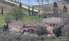 Le château de Miraval a été acheté par Angelina Jolie et Brad Pitt en 2011. (Capture YouTube)