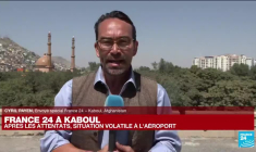 Attentats à l'aéroport de Kaboul : les envoyés spéciaux de France 24 raconte
