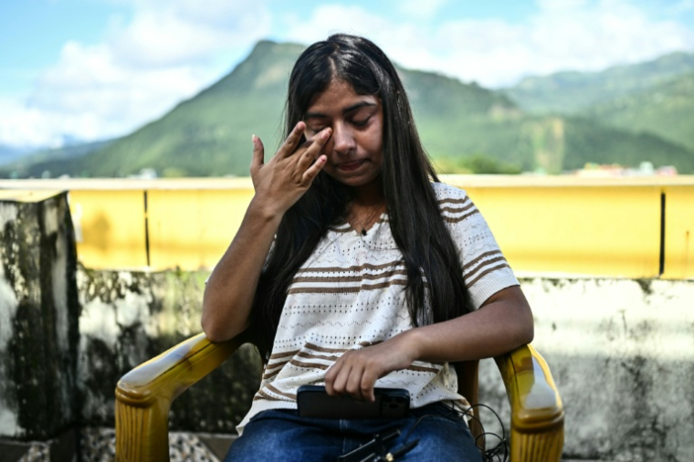 Santoshi Dotel, 17 ans, survivante de la crue, dans sa maison à Trishuli Bazar, Népal, le 5 septembre 2026 ( AFP / Pedro PARDO )