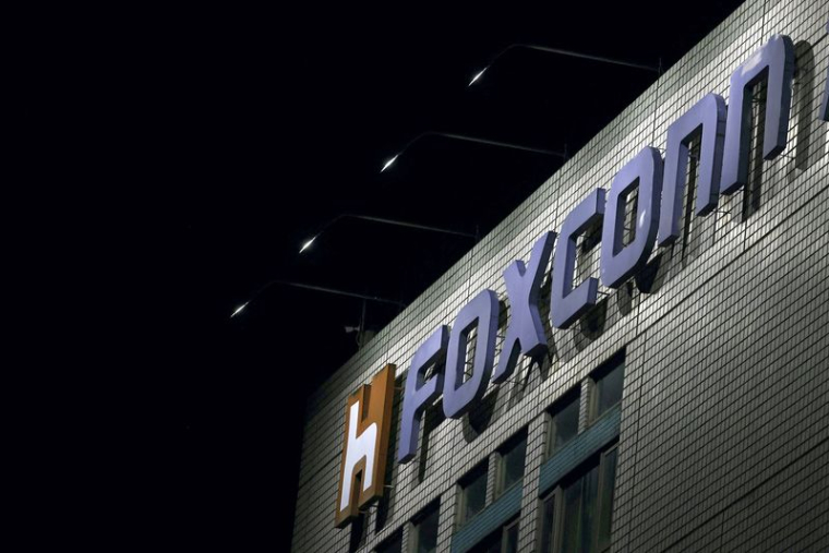 Le logo de Foxconn est visible à l'extérieur du bâtiment de l'entreprise à Taipei