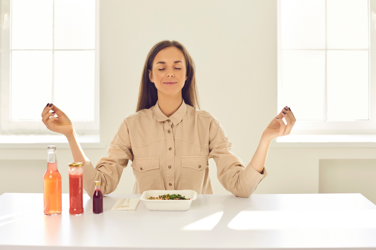 Mindful eating : adoptez une relation saine avec la nourriture sur 12 mois