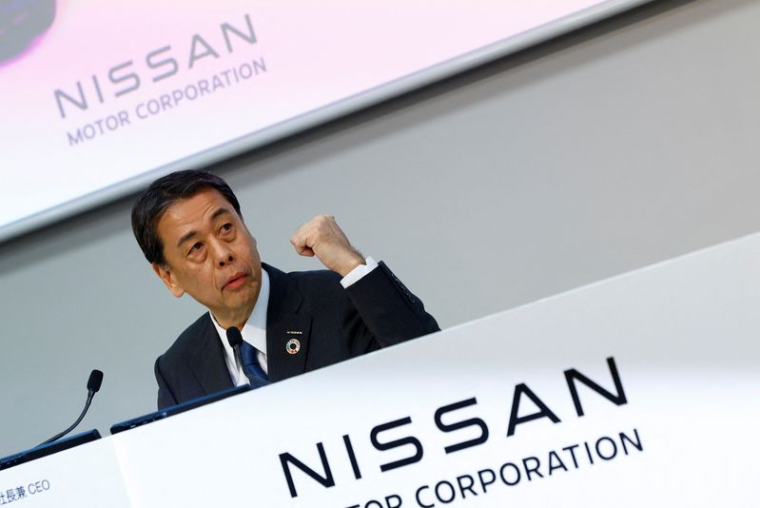 Le directeur général de Nissan Motor Co., Makoto Uchida, assiste à une conférence de presse à Yokohama