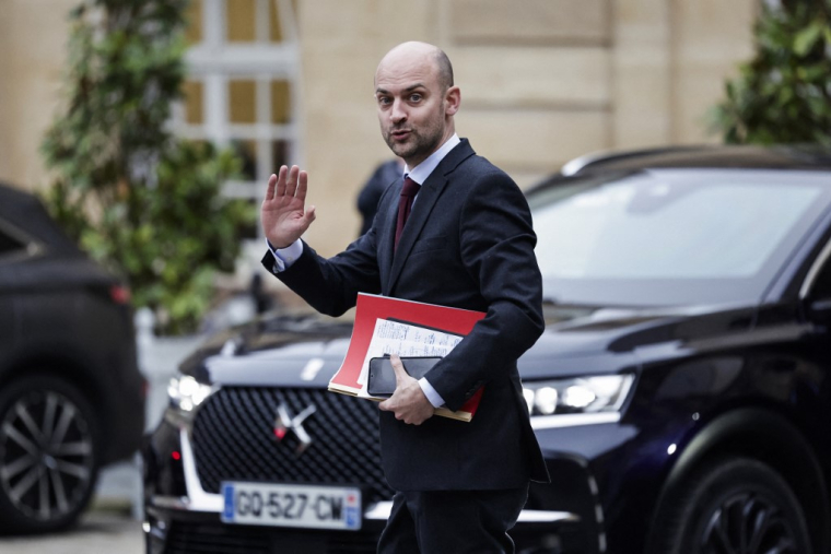 Jean-Noël Barrot à Paris, le 10 février 2025. ( AFP / STEPHANE DE SAKUTIN )