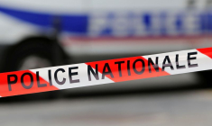 Un ruban rouge et blanc utilisé par la police nationale