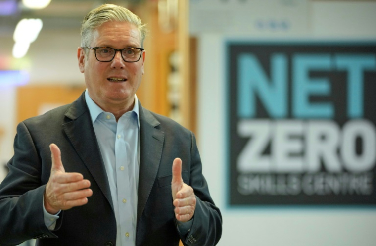Le Premier ministre britannique Keir Starmer lors d'une visite au Suffolk New College d'Ipswich, dans l'est de l'Angleterre, le 10 juin 2025, alors que le gouvernement britannique a annoncé qu'il investirait des milliards de livres dans la nouvelle centrale nucléaire de Sizewell C ( POOL / Kin Cheung )