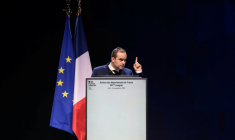 Le Premier ministre Sébastien Lecornu prononce un discours lors des Assises des Départements de France, le 14 novembre 2025 à Albi ( AFP / Ed JONES )
