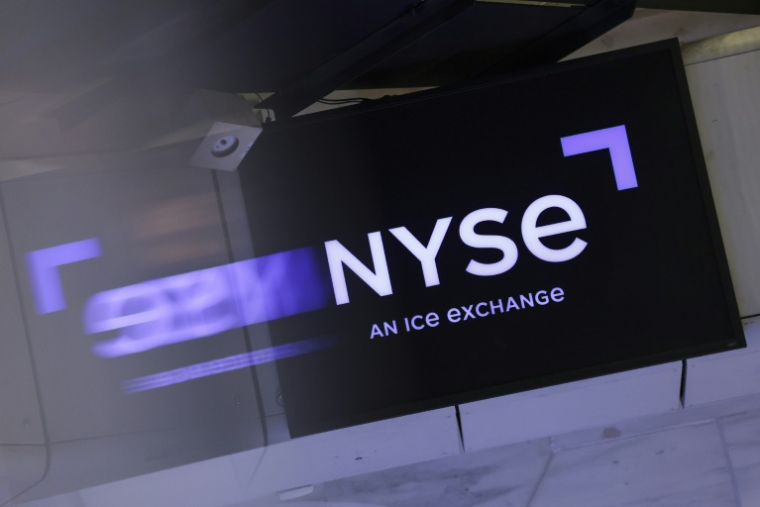 Le logo de la Bourse de New York le 30 ocotbre 2025 ( AFP / ANGELA WEISS )