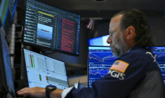 Un opérateur à la Bourse de New York, le 24 août 2026 ( AFP / ANGELA WEISS )