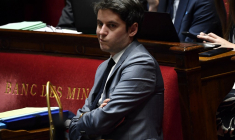 Gabriel Attal à Paris, le 8 février 2023. ( AFP / JULIEN DE ROSA )