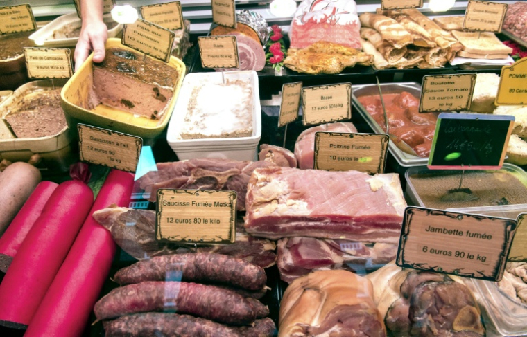 Fin 2025, l'Observatoire de l'alimentation avait constaté que le secteur avait réduit, entre 2013 et 2020, les teneurs en matières grasses (-6%), en acides gras saturés (-5%) et en sel (-4%) et augmenté ses teneurs en protéines (+1%) ( AFP / Philippe HUGUEN )