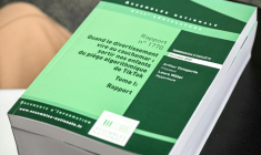 Le rapport de la commission d'enquête parlementaire sur les effets psychologiques de la plateforme TikTok sur les mineurs, présenté à l'Assemblée nationale, le 11 septembre 2025 à Paris ( AFP / Bertrand GUAY )