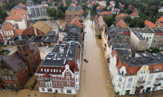 Vue générale d'une zone inondée à Nysa, en Pologne