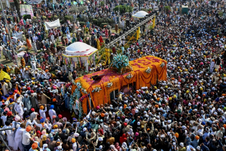 Célébrations des 556 ans depuis la naissance de Gourou Nanak, le fondateur du Sikhisme, le 5 novembre 2024 à Nankana Sahib, au Pakistan ( AFP / Arif ALI )