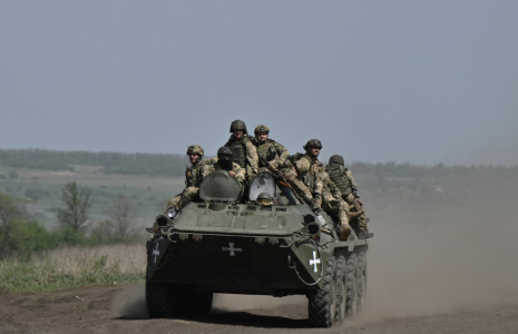 Des soldats ukrainiens en Ukraine, le 27 avril 2024. ( AFP / GENYA SAVILOV )