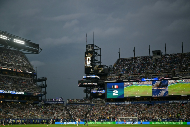 Des supporters français et irakiens assistent au match de football du groupe I de la Coupe du monde 2026 opposant la France à l'Irak au Philadelphia Stadium, le 22 juin 2026 ( AFP / MAURO PIMENTEL )