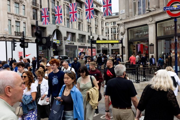 Acheteurs dans le centre de Londres