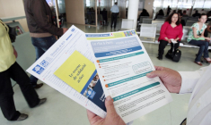 Les bénéficiaires du revenu de solidarité active (RSA) devront mener 15 heures d'activités obligatoires par semaine.  ( AFP / FRANCOIS GUILLOT )