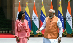 La présidente par intérim du Venezuela, Delcy Rodriguez (g), et le Premier ministre indien Narendra Modi (d) à la Hyderabad House, à New Delhi, le 4 juin 2026 ( AFP / Arun SANKAR )