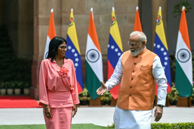 La présidente par intérim du Venezuela, Delcy Rodriguez (g), et le Premier ministre indien Narendra Modi (d) à la Hyderabad House, à New Delhi, le 4 juin 2026 ( AFP / Arun SANKAR )