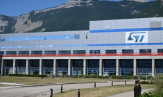 Un site de STMicroelectronics, à Crolles, en 2022 ( POOL / JEAN-PHILIPPE KSIAZEK )