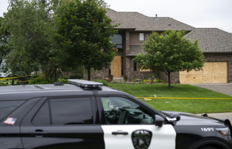 Un véhicule de police devant la maison de l'élue démocrate Melissa Hortman, tuée la veille à Brooklyn Park, dans le Minnesota, le 15 juin 2025 ( Getty / Stephen Maturen )