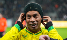 Ronaldinho trouve que Luis Enrique fait du bon travail à Paris