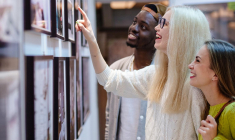 L’Art naïf, un monde joyeux et onirique à découvrir à Saint-Valery-sur-Somme crédit photo : Shutterstock